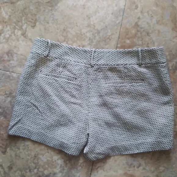 Ann Taylor Loft Textured Dress Shorts, size 12 - Picture 4 of 9